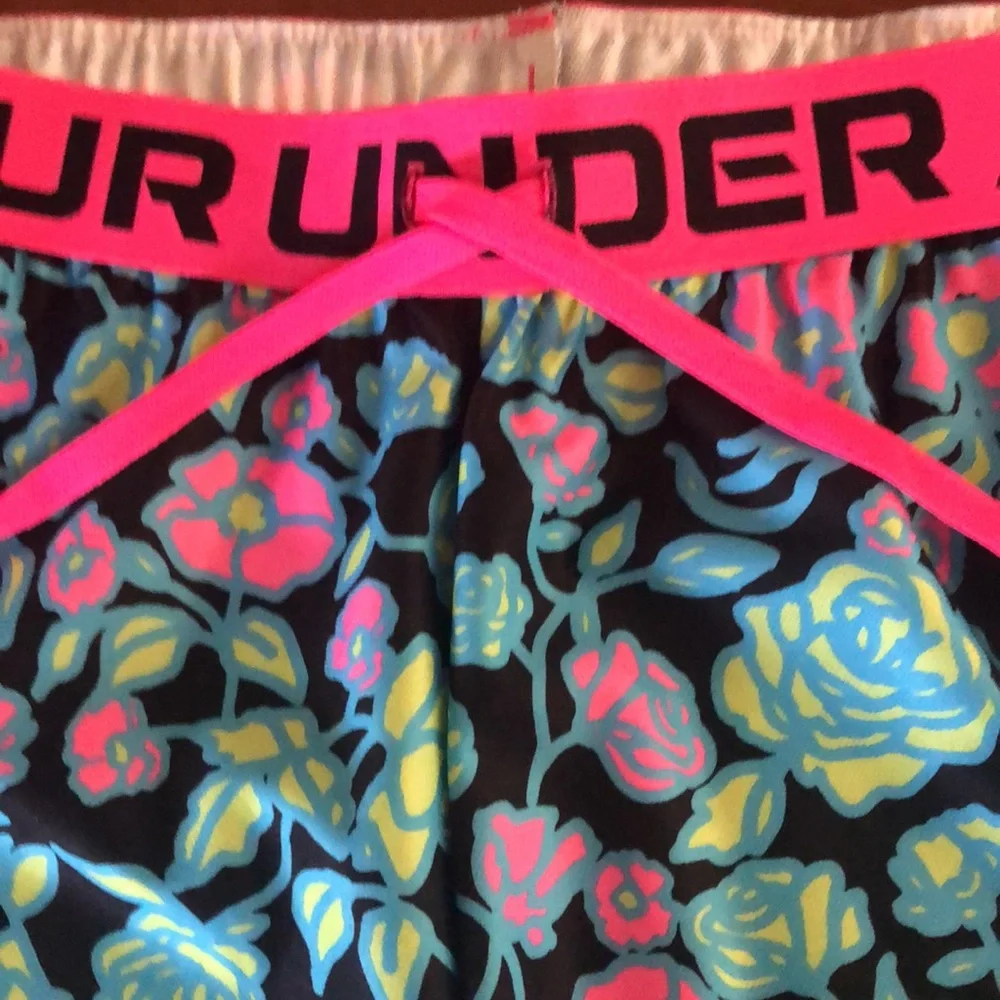 YXL Girl’s Under Armour Floral Hawaiian loose fit drawstring shorts